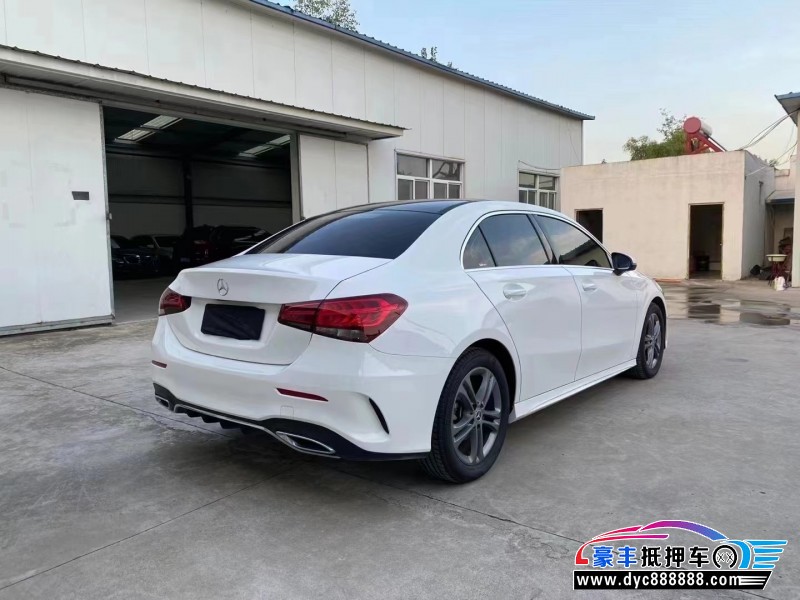 21年奔驰A轿车抵押车出售