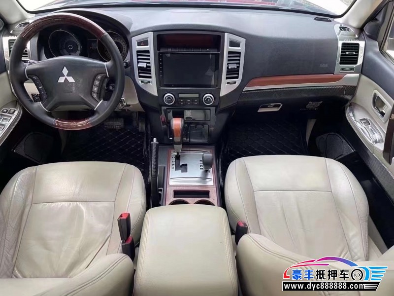 12年三菱帕杰罗SUV抵押车出售