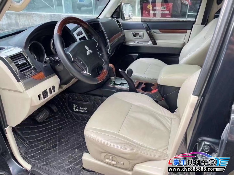 12年三菱帕杰罗SUV抵押车出售