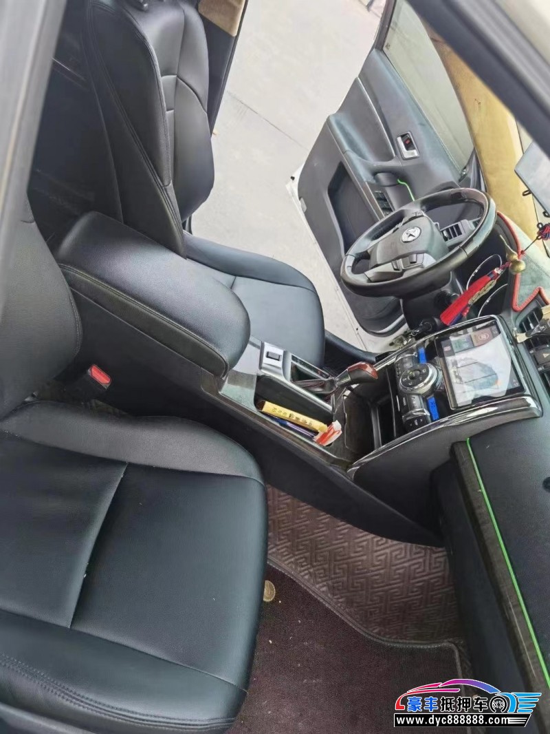 15年丰田锐志轿车抵押车出售