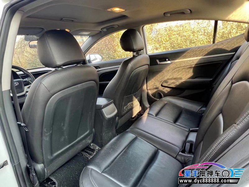 16年现代领动轿车抵押车出售