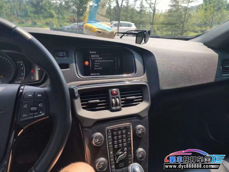 19年沃尔沃V40轿车抵押车出售