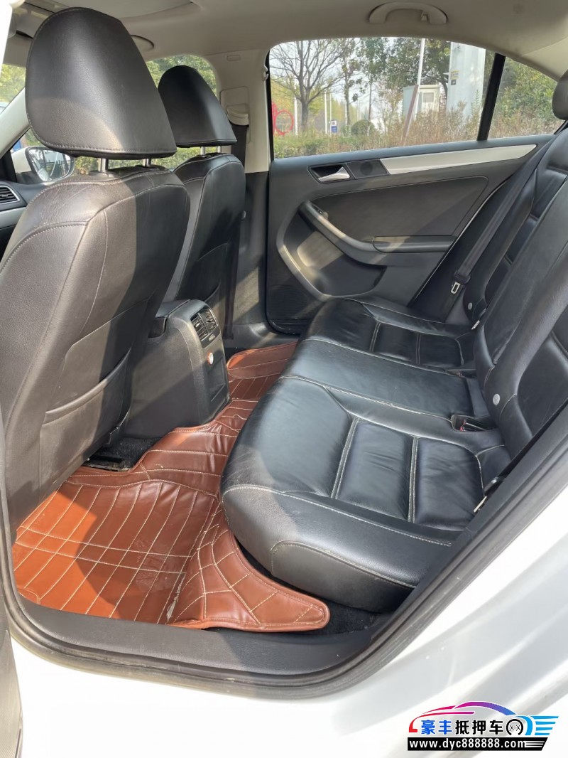 13年大众速腾轿车抵押车出售