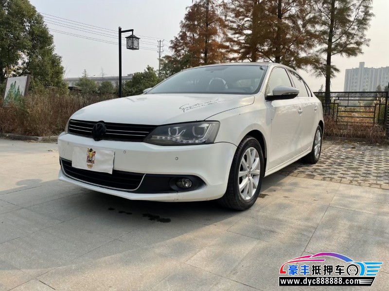 13年大众速腾轿车抵押车出售