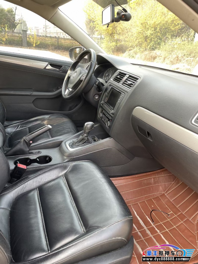 13年大众速腾轿车抵押车出售