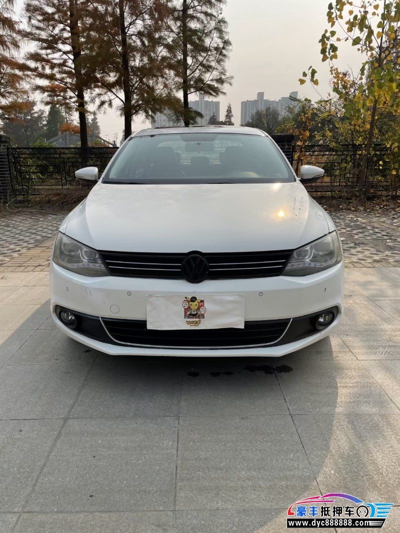 13年大众速腾轿车抵押车出售