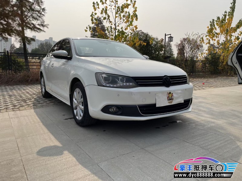 13年大众速腾轿车抵押车出售