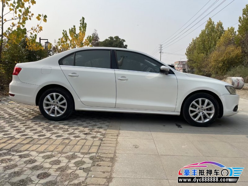 13年大众速腾轿车抵押车出售