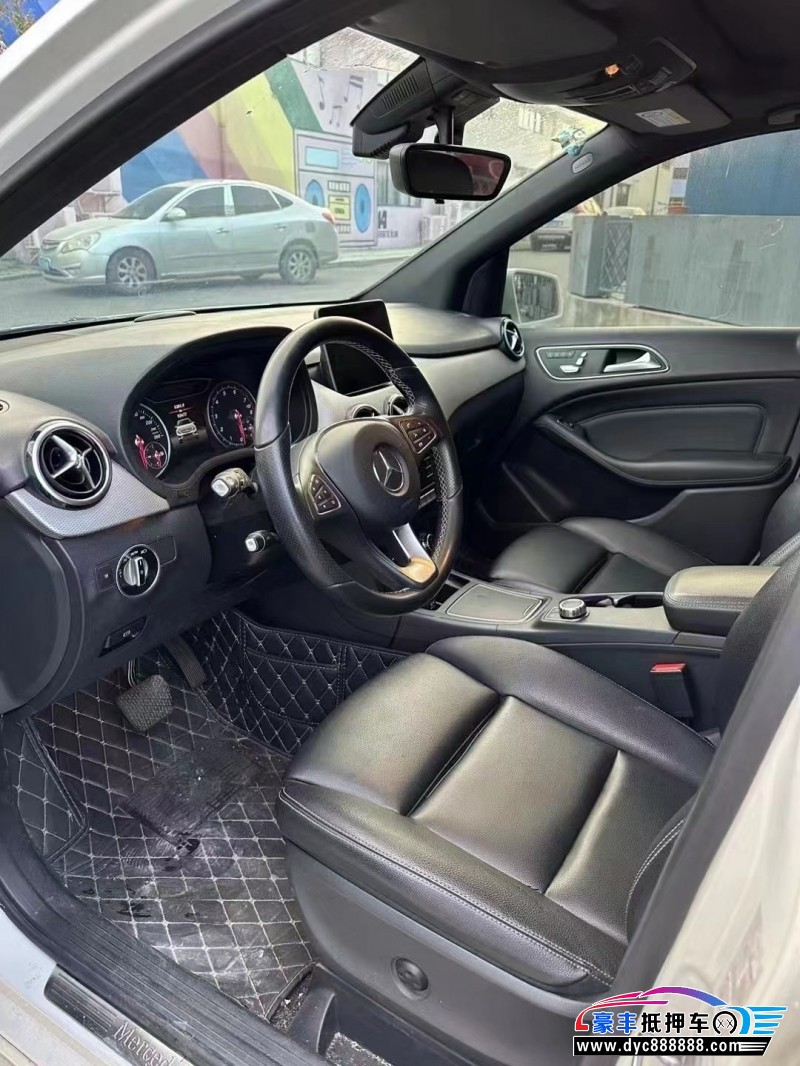 19年奔驰B级SUV抵押车出售