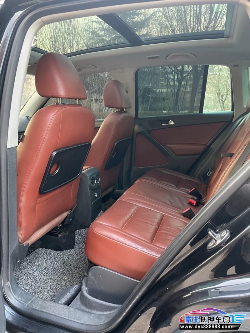 10年大众途威轿车抵押车出售