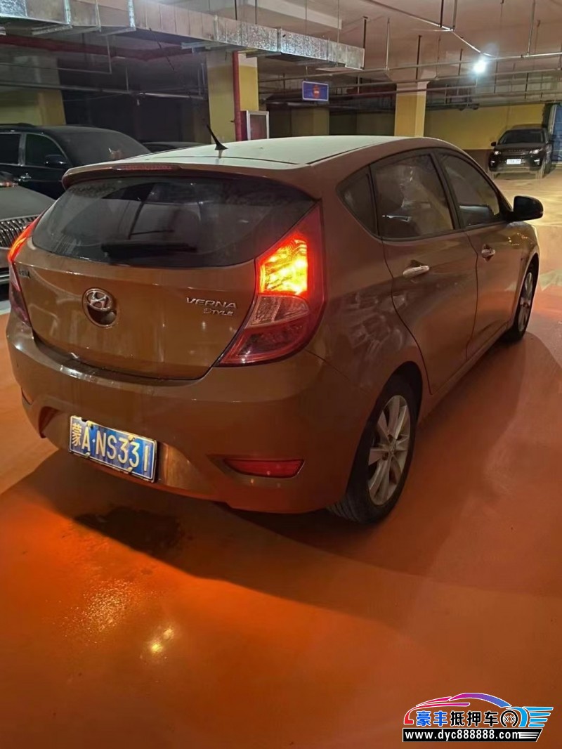 14年现代瑞奕轿车抵押车出售