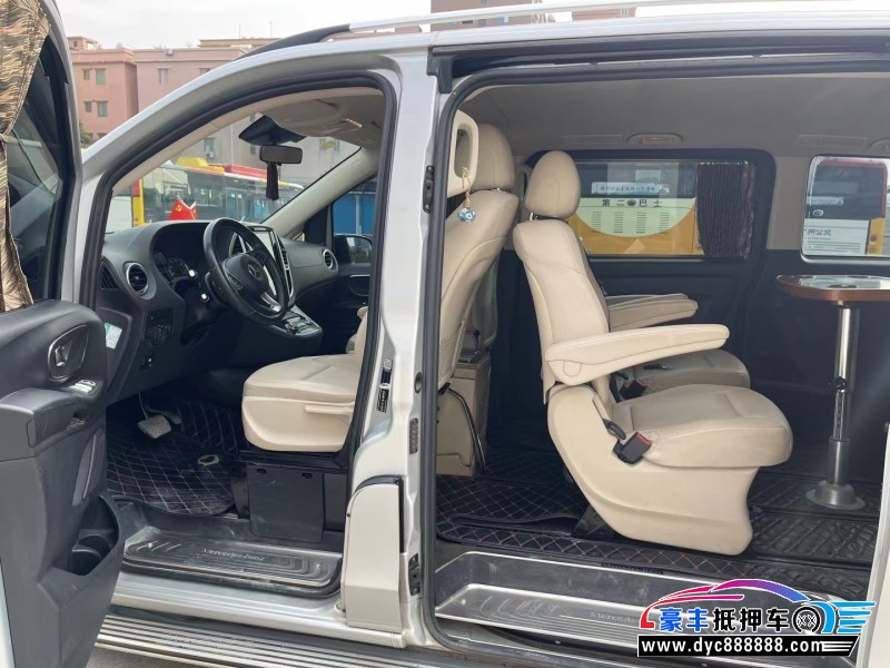 17年奔驰威霆轿车抵押车出售