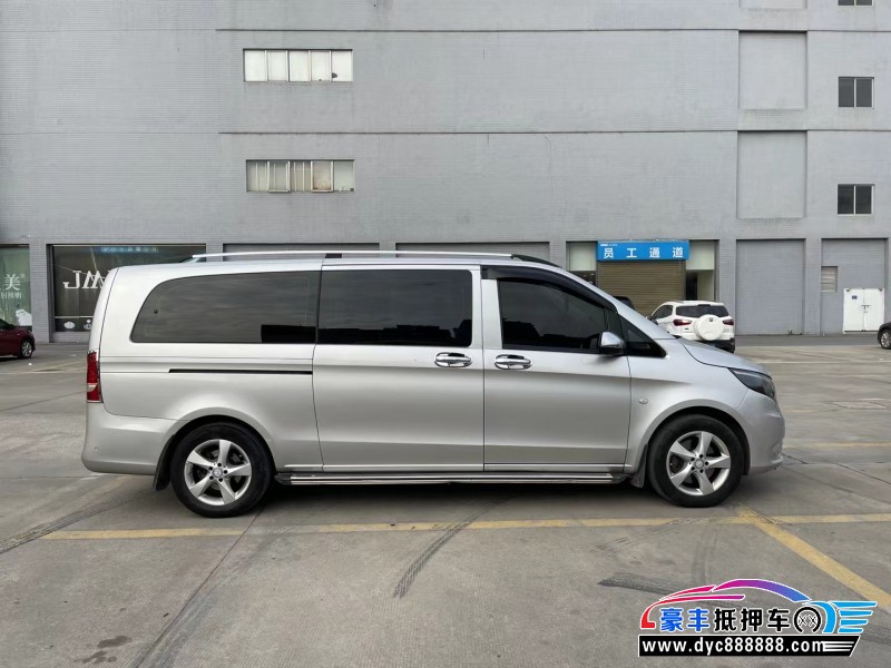 17年奔驰威霆轿车抵押车出售