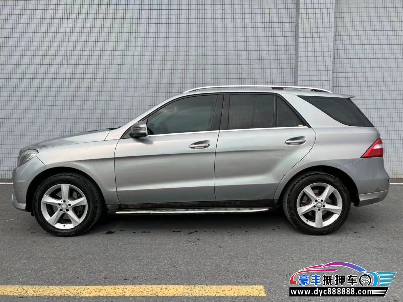 13年奔驰ML轿车抵押车出售