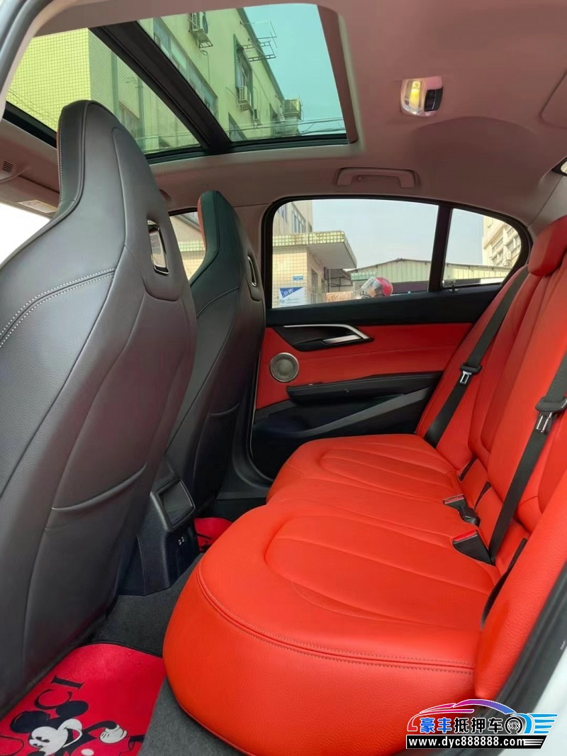 21年宝马1系轿车抵押车出售