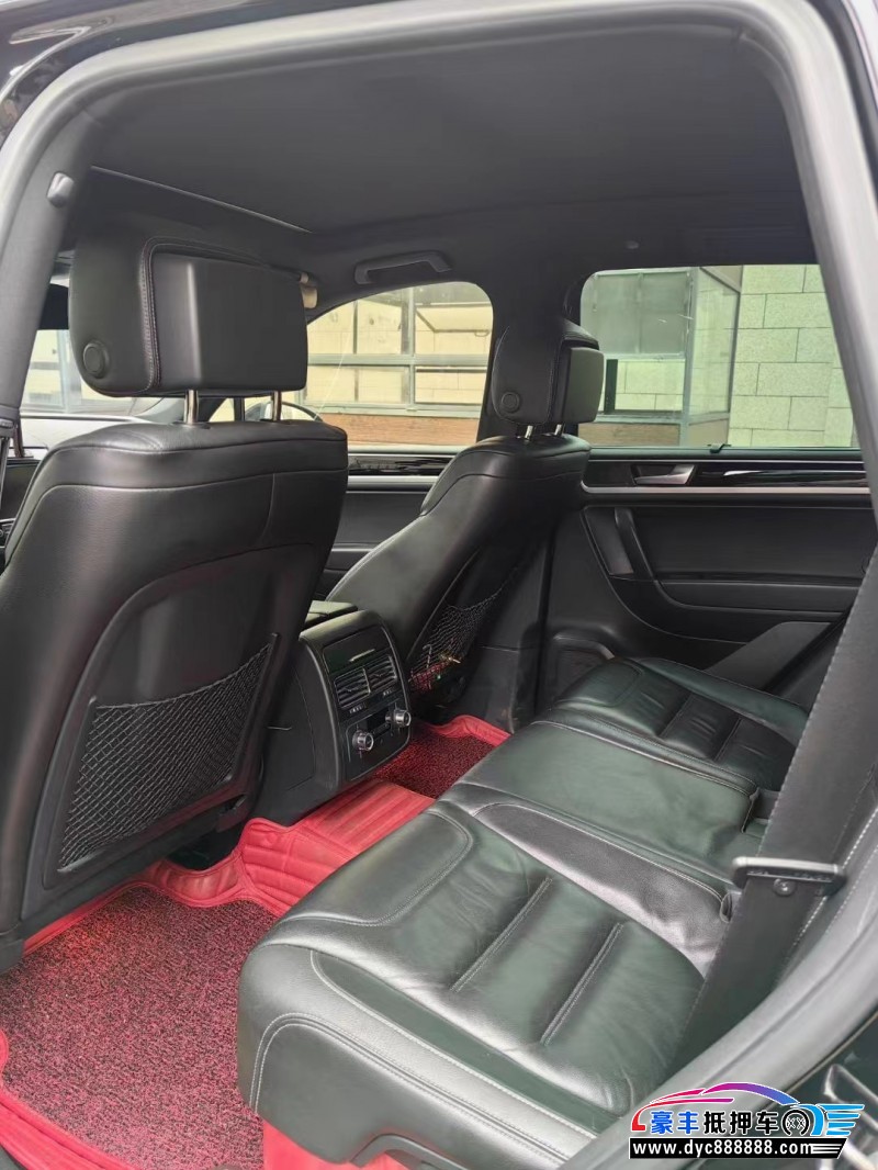 14年大众途锐轿车抵押车出售