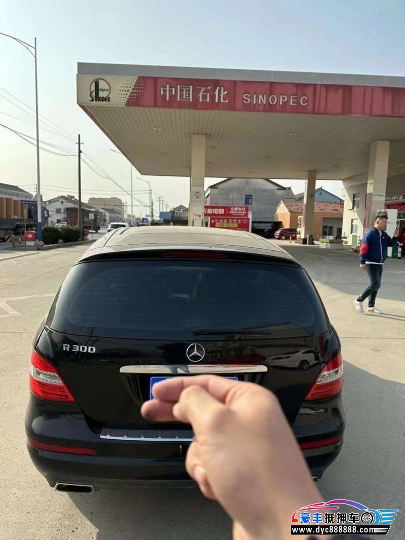 12年奔驰R轿车抵押车出售