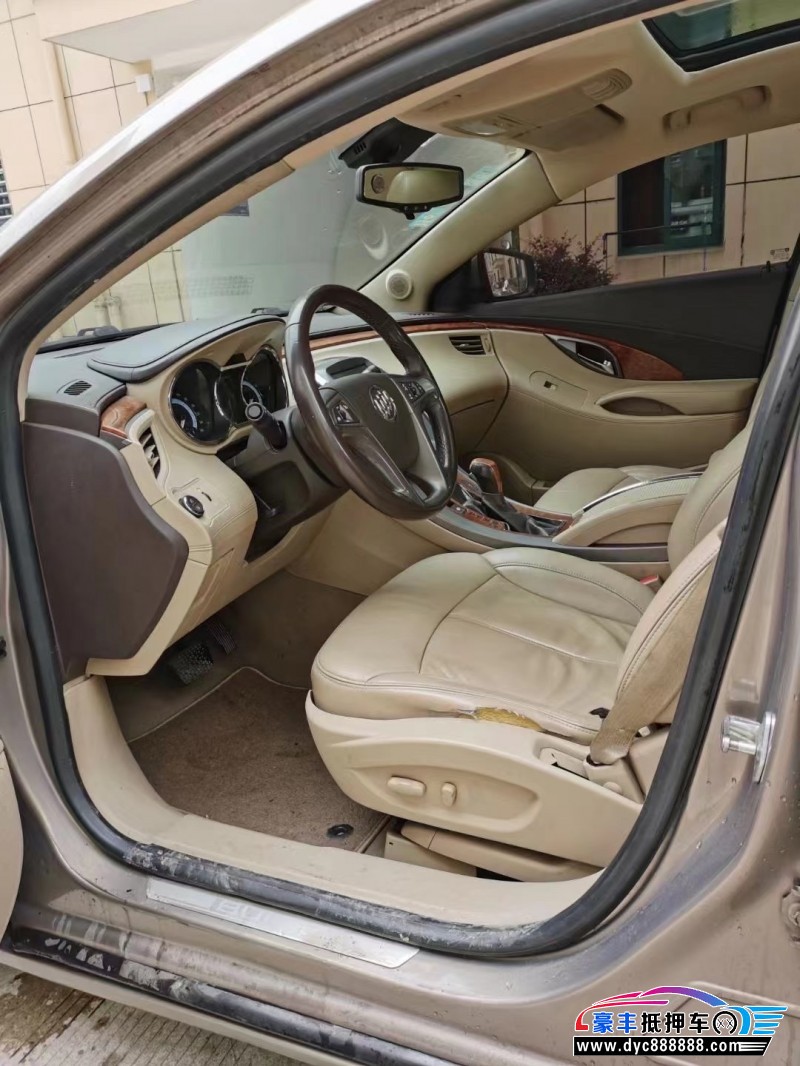 11年别克君越轿车抵押车出售