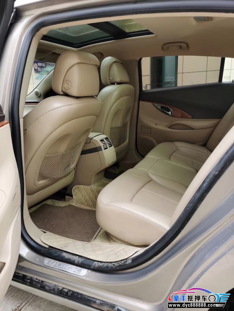 11年别克君越轿车抵押车出售