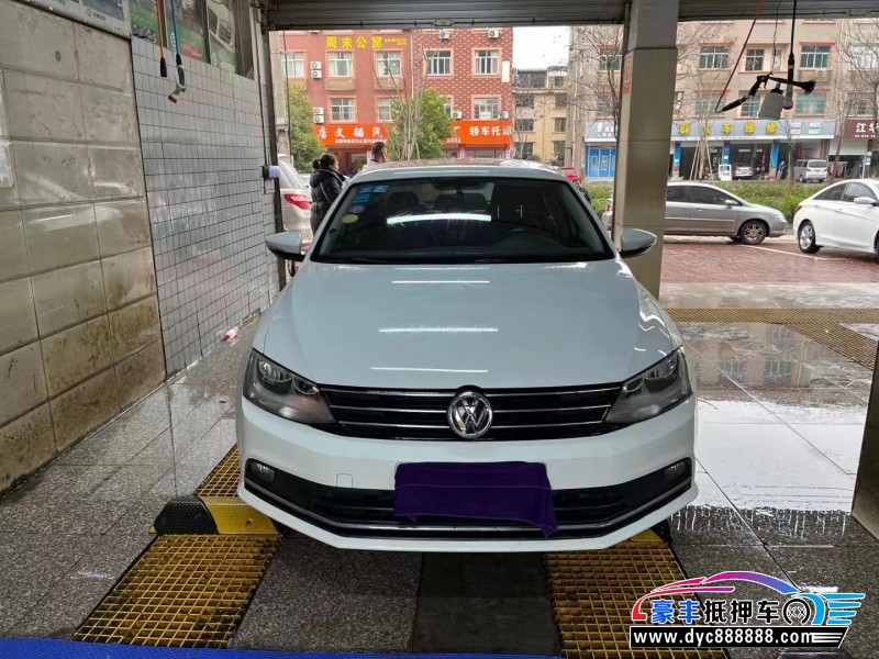 17年大众速腾轿车抵押车出售