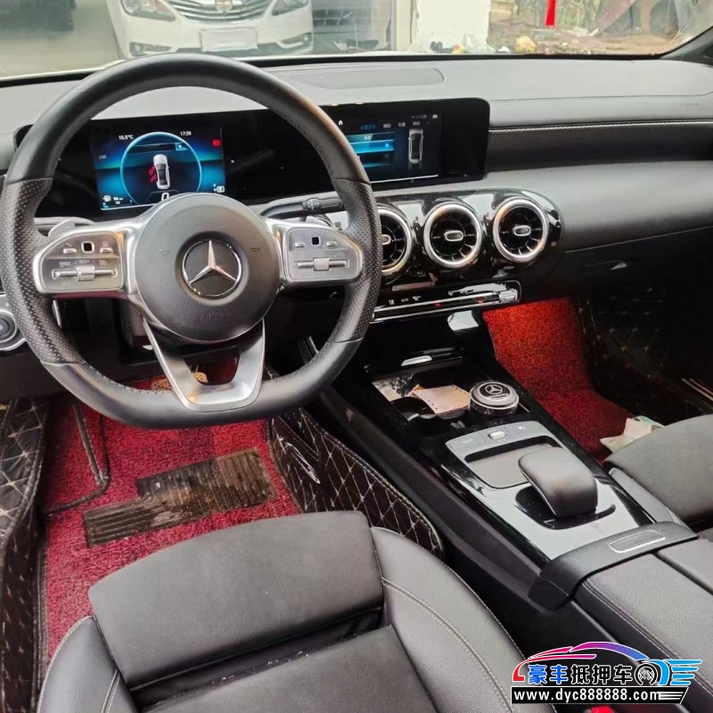 19年奔驰A轿车抵押车出售