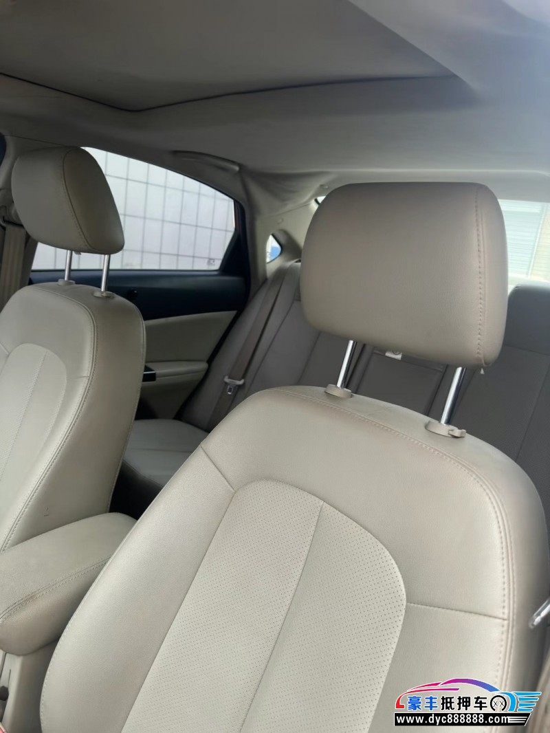 14年长安逸动轿车抵押车出售