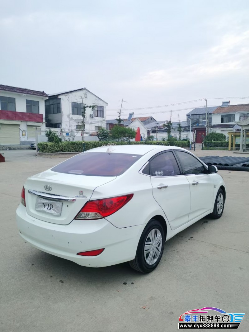 14年现代瑞纳轿车抵押车出售