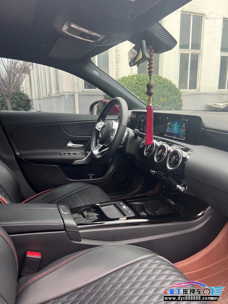 20年奔驰A轿车抵押车出售