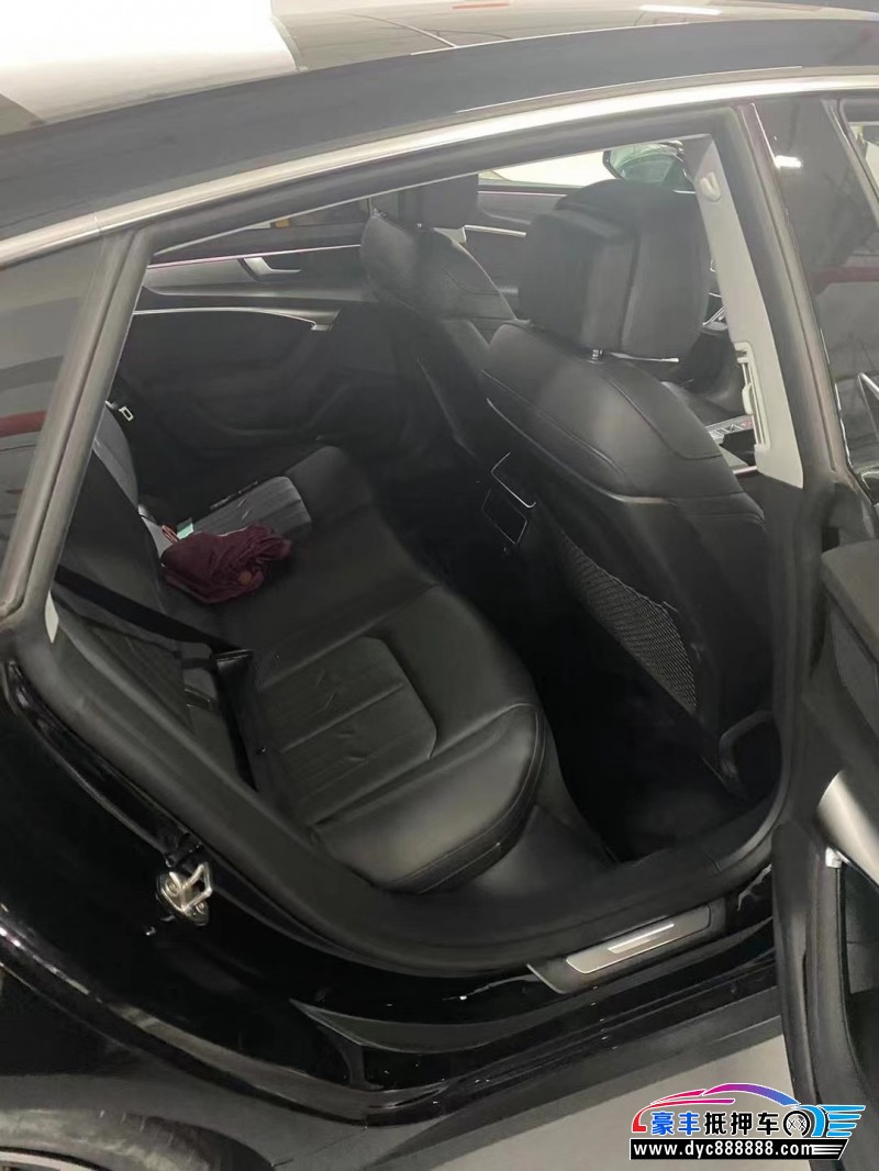 19年奥迪A7轿车抵押车出售