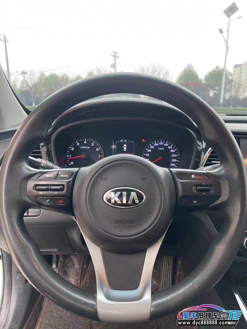 16年起亚K4轿车抵押车出售