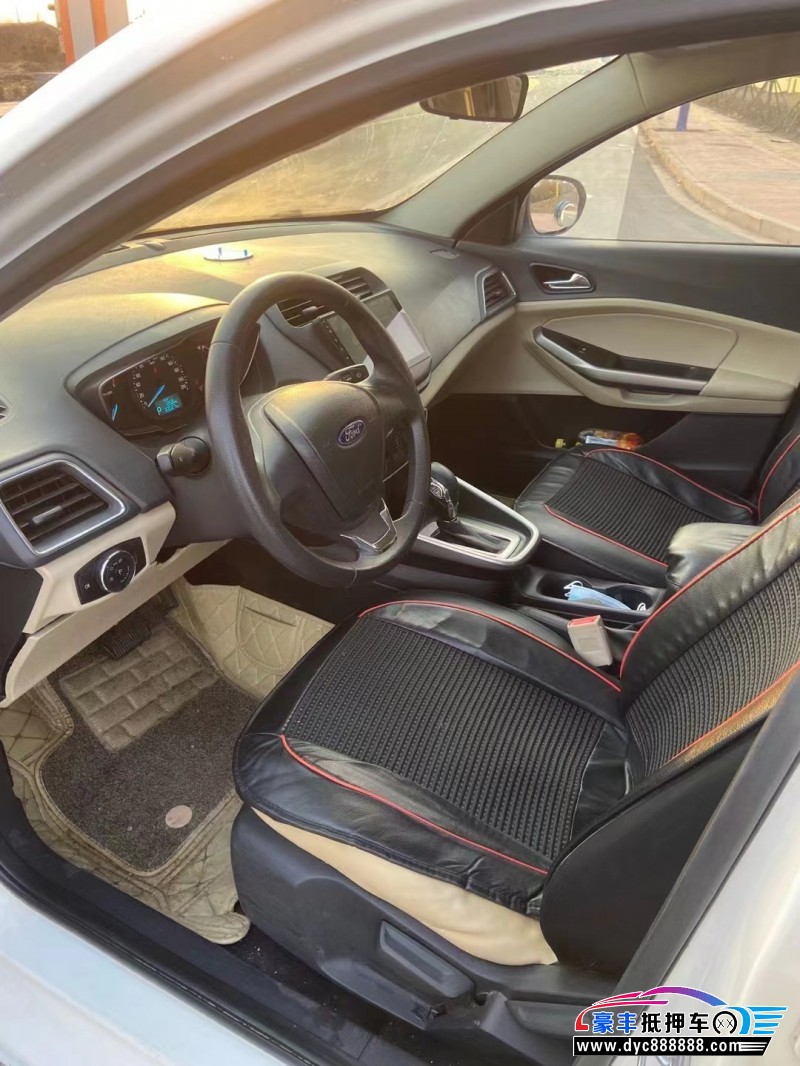 17年福特福睿斯轿车抵押车出售