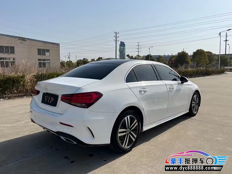 20年奔驰A轿车抵押车出售