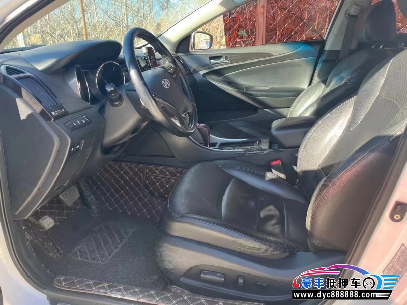 14年现代索纳塔八轿车抵押车出售