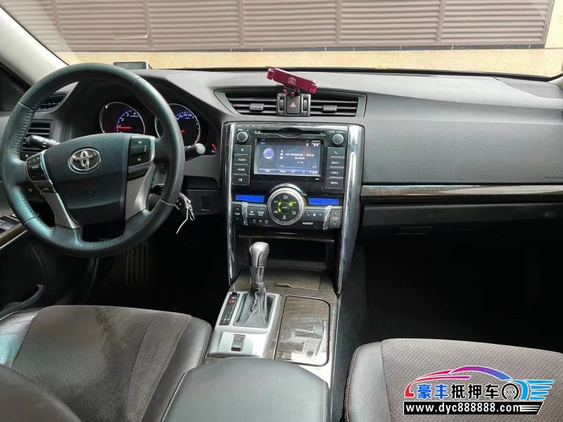 15年丰田锐志轿车抵押车出售