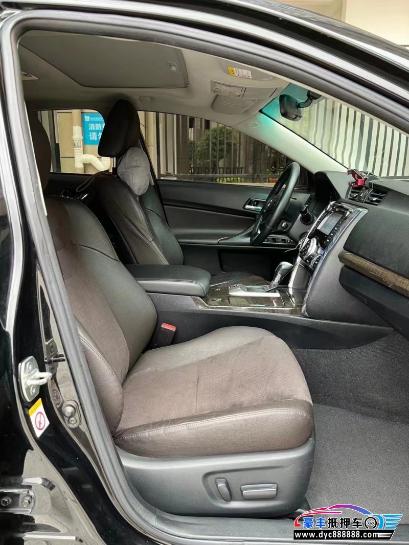 15年丰田锐志轿车抵押车出售