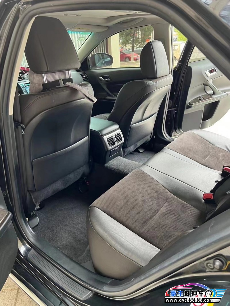 15年丰田锐志轿车抵押车出售