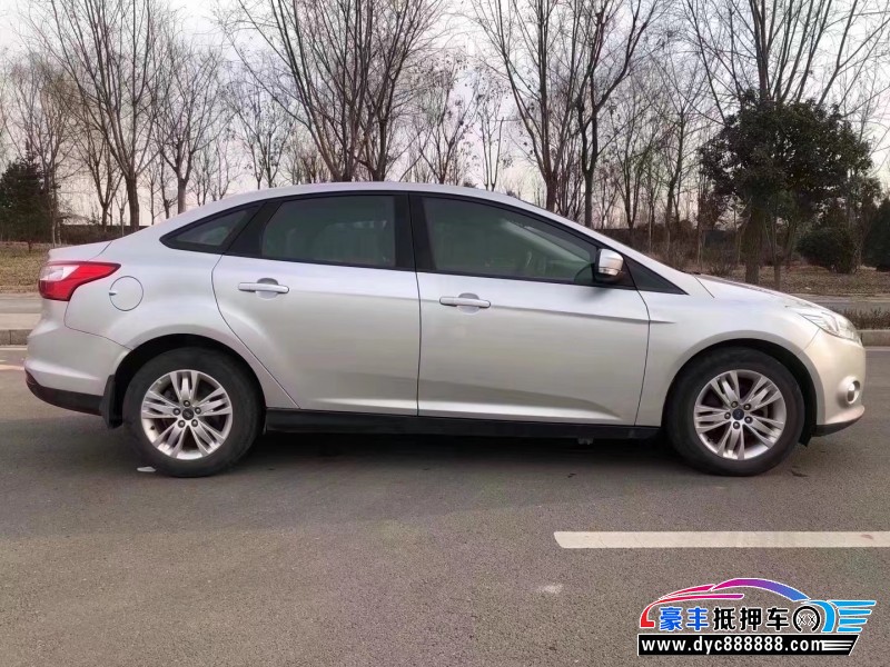 13年福特福克斯轿车抵押车出售