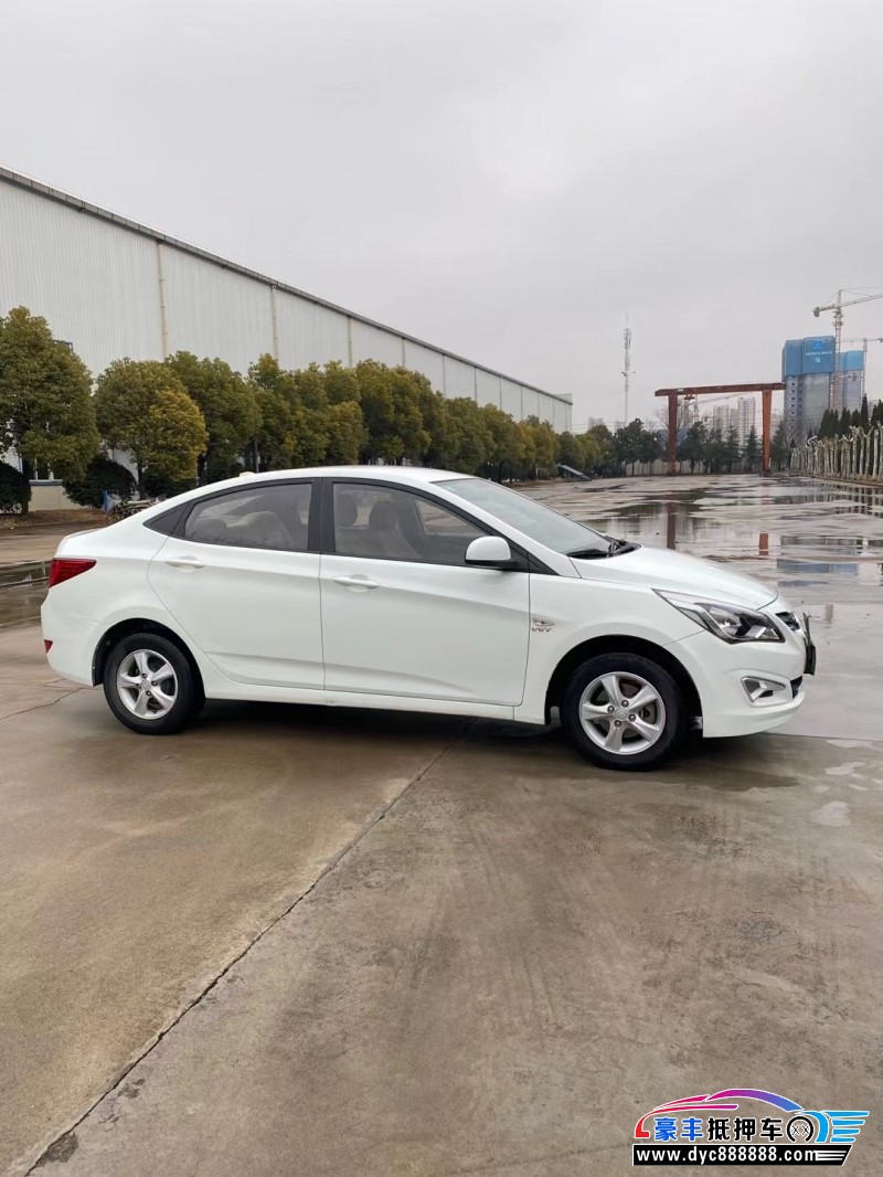 16年现代瑞纳轿车抵押车出售