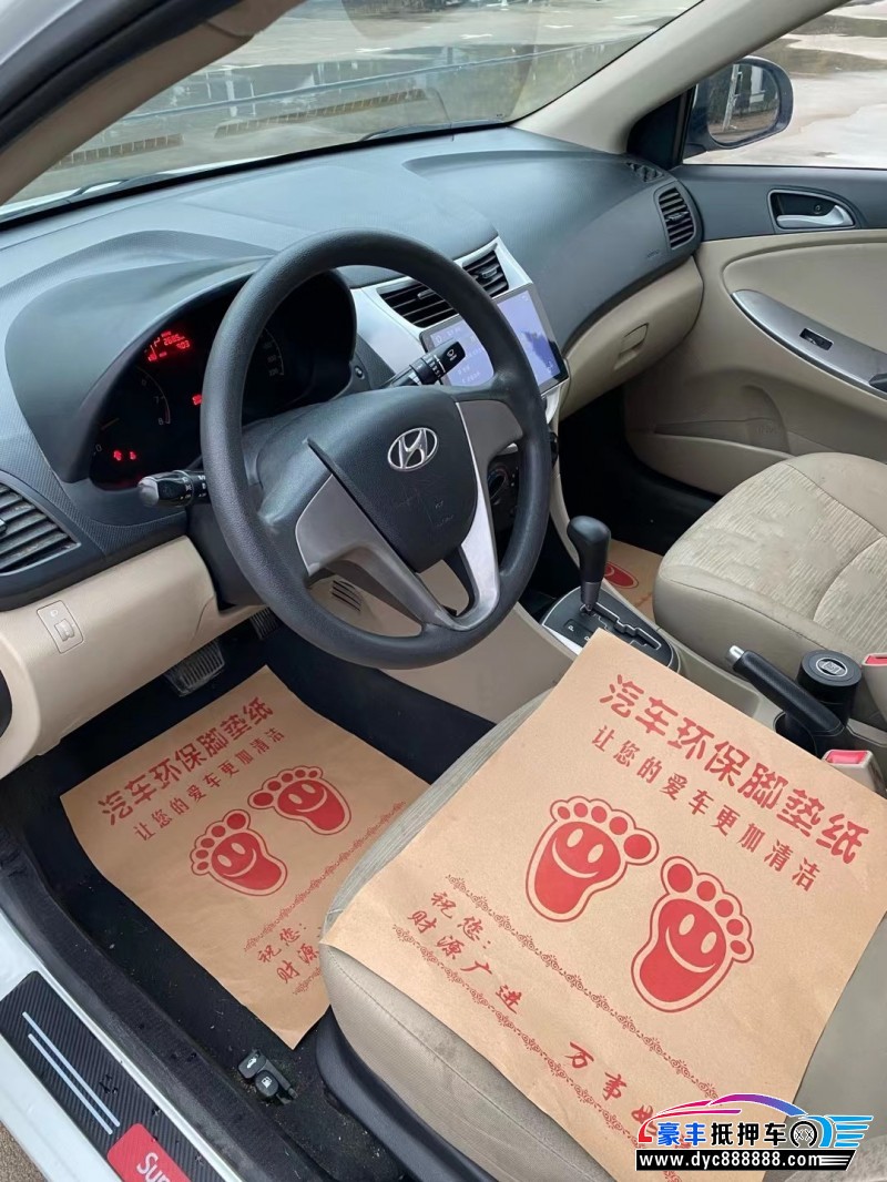 16年现代瑞纳轿车抵押车出售