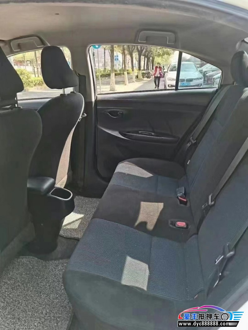 18年丰田致享轿车抵押车出售