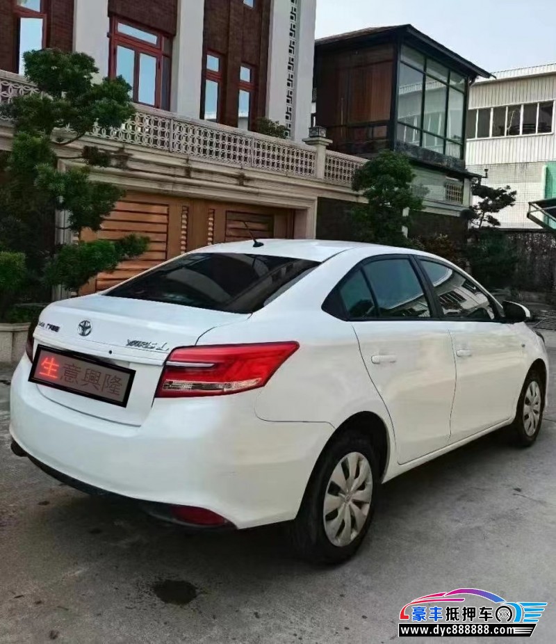 18年丰田致享轿车抵押车出售