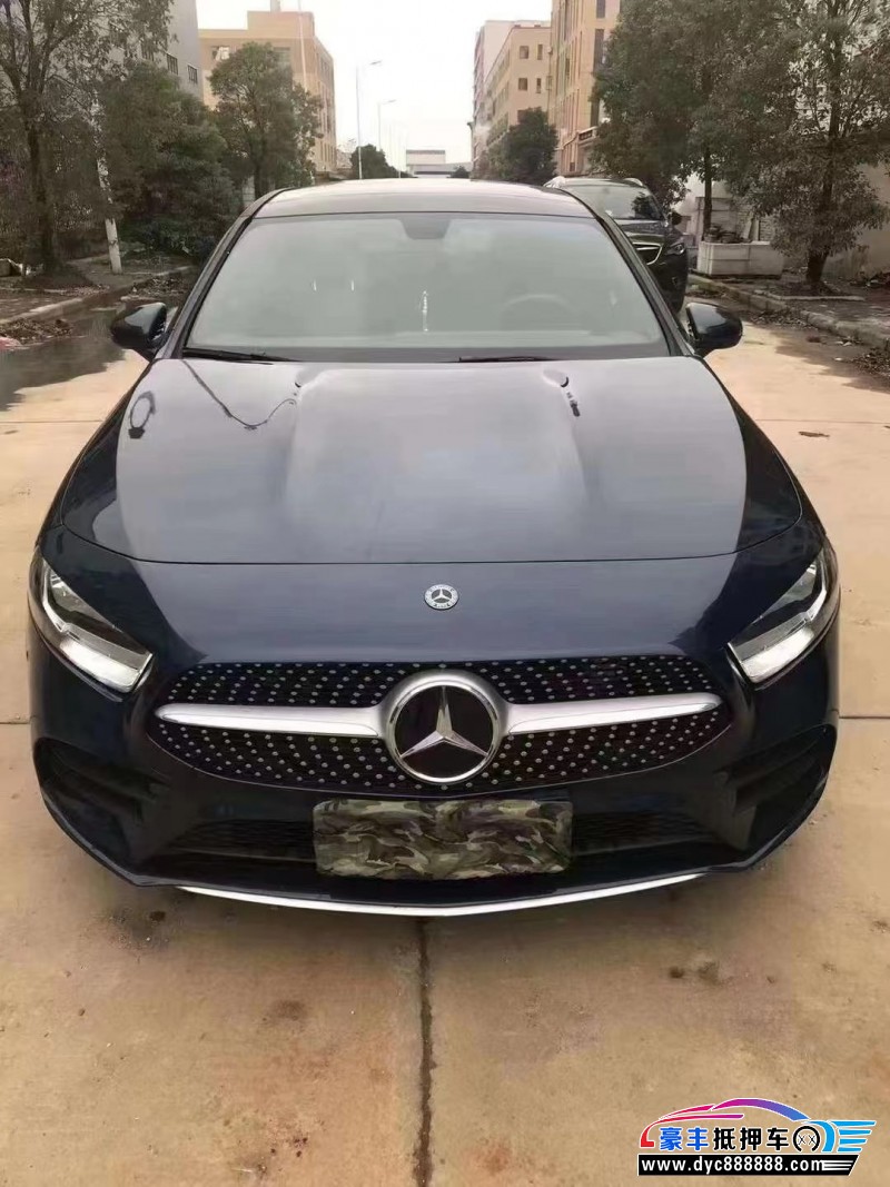 19年奔驰A轿车抵押车出售