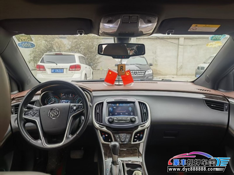 15年别克君越轿车抵押车出售