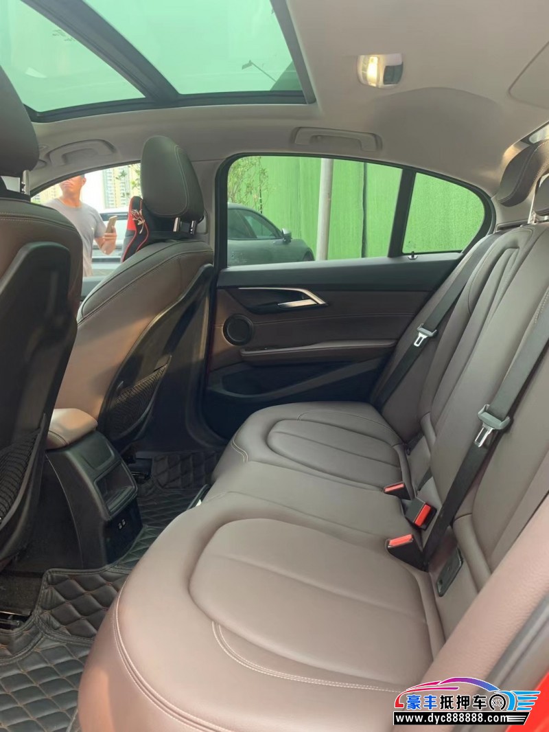 20年宝马1系轿车抵押车出售