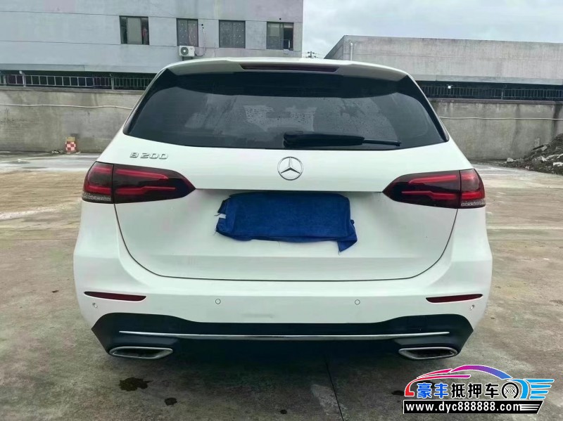 21年奔驰B轿车抵押车出售