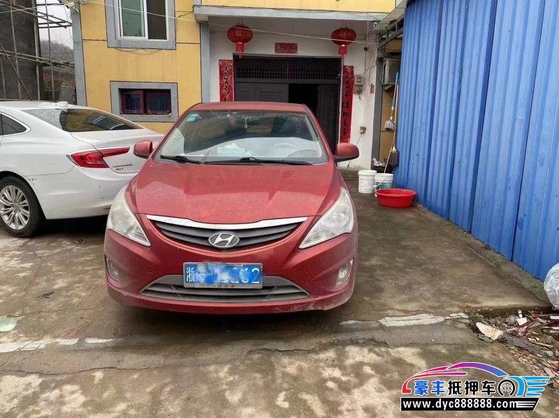 12年现代瑞纳轿车抵押车出售