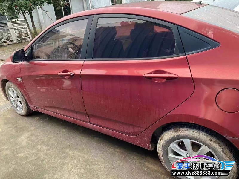 12年现代瑞纳轿车抵押车出售