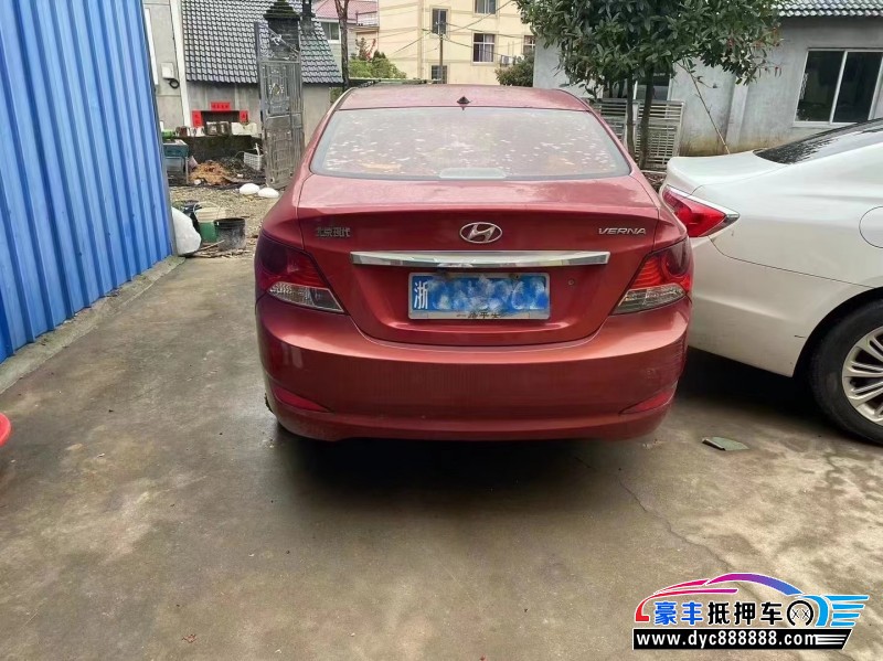 12年现代瑞纳轿车抵押车出售