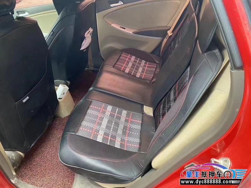 12年现代瑞纳轿车抵押车出售