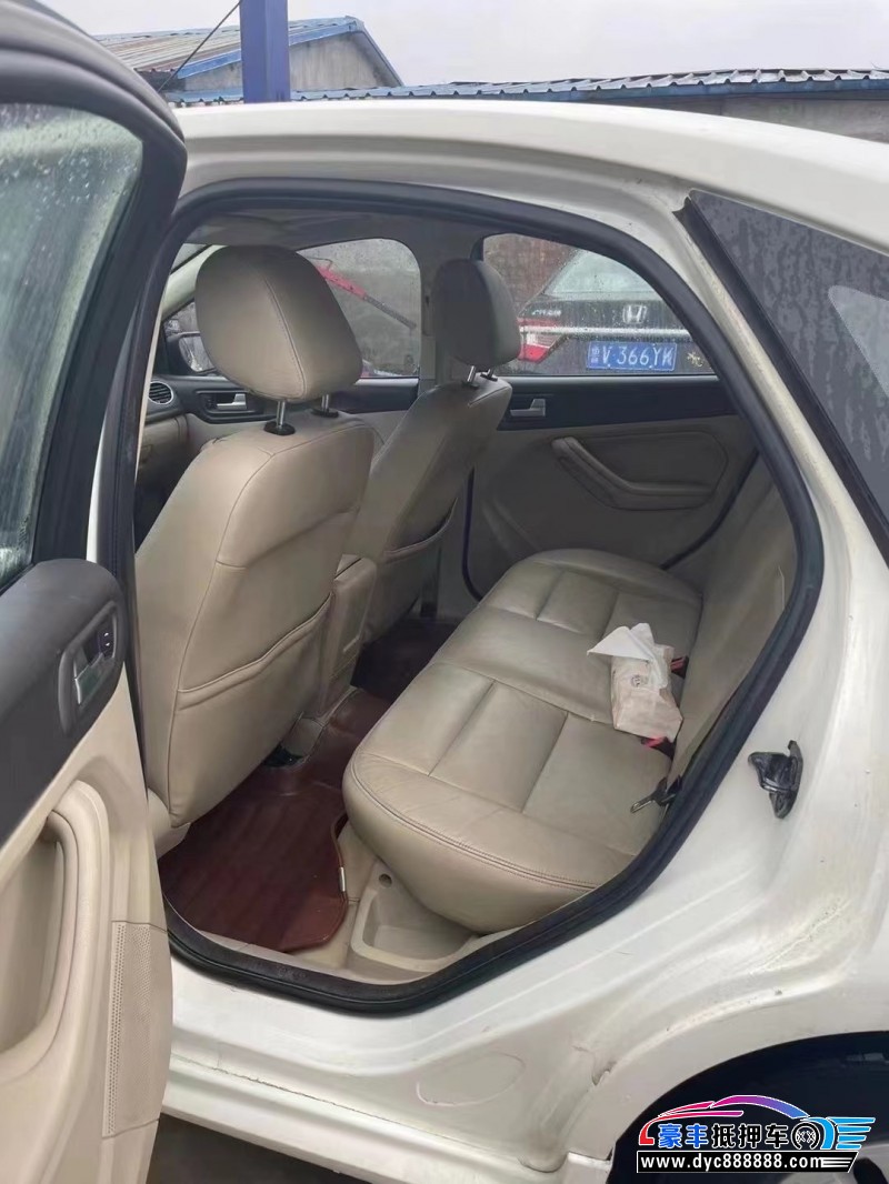 13年福特福克斯轿车抵押车出售